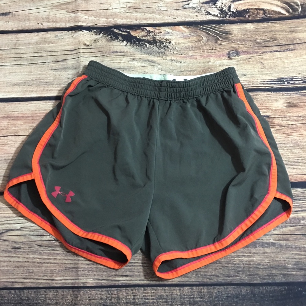 NWOT Under Armour Shorts small
